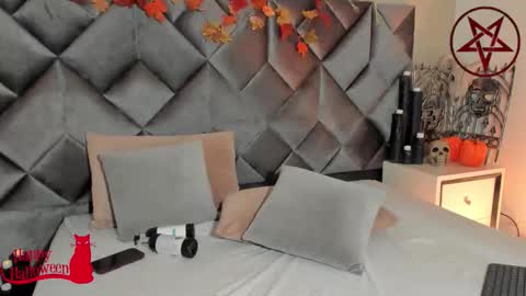 Snapshot of leizathompson chatting on October 7, 2025, 10:40 pm Leizathompson online show from October 7, 2025, 10:40 pm