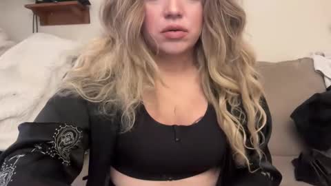 Jennifer online show from November 4, 2025, 9:47 pm