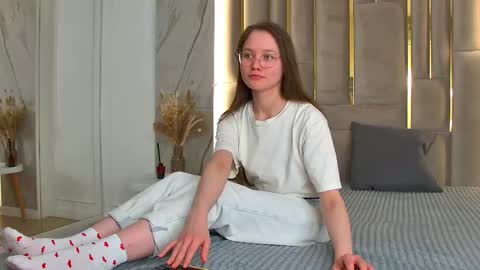 Snapshot of lenesseluv chatting on March 18, 2026, 9:23 am Lenesse online show from March 18, 2026, 9:23 am