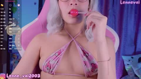 Snapshot of lenneval chatting on November 7, 2025, 3:28 am Val online show from November 7, 2025, 3:28 am