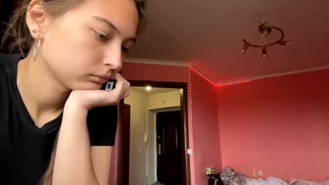 Hellomy name is Natalyits my first day here nice to meet you Give me 50 thumbs ups online show from April 15, 2026, 1:51 pm