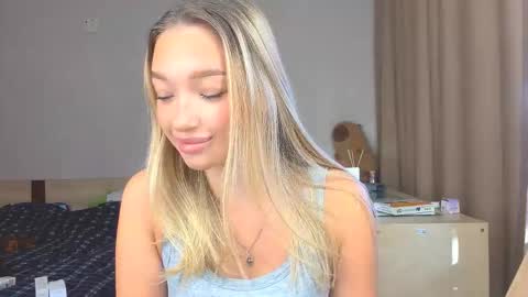 Snapshot of lenucklos chatting on March 10, 2026, 5:45 am Leya online show from March 10, 2026, 5:45 am