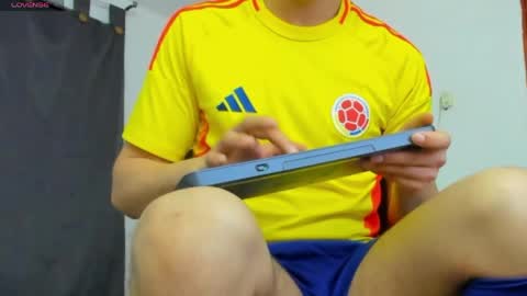 leo183877 online show from April 3, 2026, 7:06 am