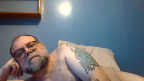 Snapshot of leo71313 chatting on December 20, 2025, 7:21 pm leo71313 online show from December 20, 2025, 7:21 pm