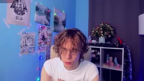 Snapshot of leo_bensyten chatting on December 1, 2025, 1:38 pm Leo online show from December 1, 2025, 1:38 pm