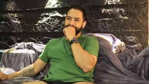 Leo  Diaz online show from November 19, 2025, 11:05 pm