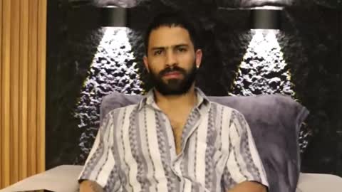 Leo  Diaz online show from December 19, 2025, 2:40 am