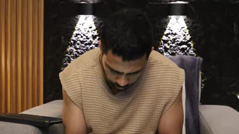 Leo  Diaz online show from December 23, 2025, 3:04 am