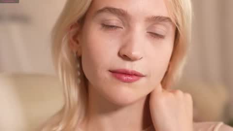  Ashly  online show from November 28, 2025, 4:42 pm