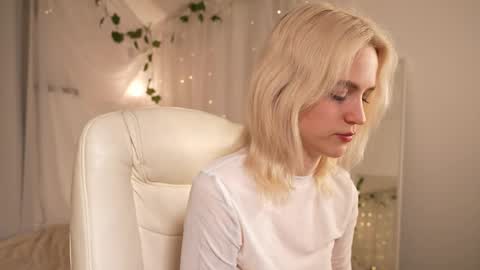  Ashly  online show from December 2, 2025, 4:46 pm