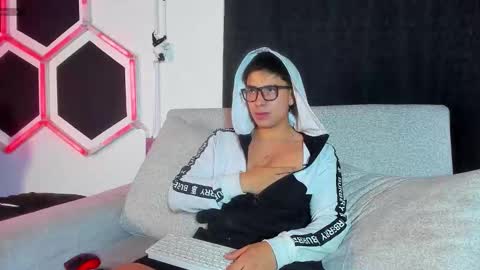 Snapshot of leo_muller chatting on October 17, 2025, 5:10 am leo_muller online show from October 17, 2025, 5:10 am