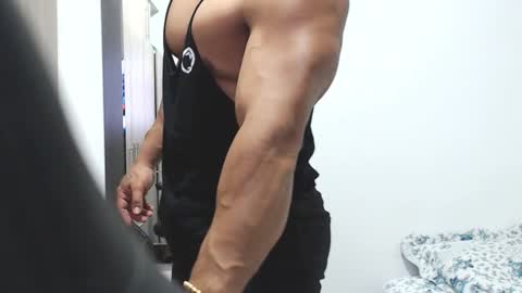 Snapshot of leo_muscleboy chatting on February 6, 2026, 12:26 am Leo online show from February 6, 2026, 12:26 am