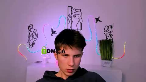 Snapshot of leo_valor chatting on December 21, 2025, 1:40 pm leo_valor online show from December 21, 2025, 1:40 pm