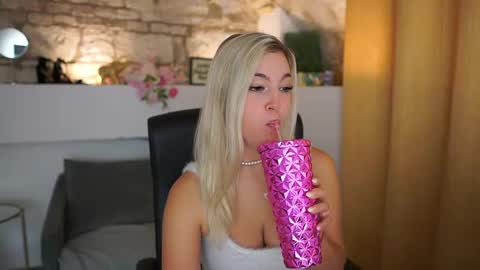 Snapshot of leokitty_ chatting on November 18, 2025, 2:10 pm leokitty online show from November 18, 2025, 2:10 pm