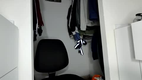 leolenry online show from November 2, 2025, 6:32 pm