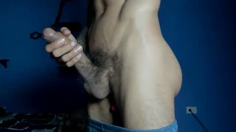 Snapshot of leon_big_cock chatting on May 27, 2026, 1:35 am leon_big_cock online show from May 27, 2026, 1:35 am