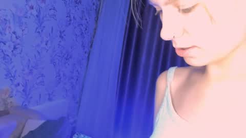 Leon and Lily online show from December 4, 2024, 9:02 pm