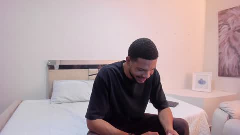 Snapshot of leonardgrant_ chatting on February 5, 2025, 5:30 am Leonard online show from February 5, 2025, 5:30 am