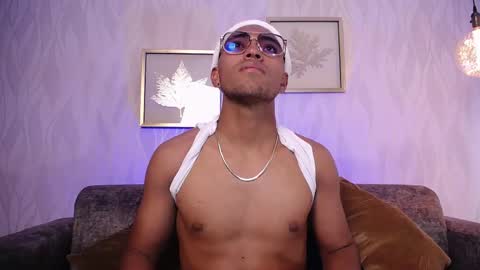 Leon online show from December 4, 2025, 7:00 pm