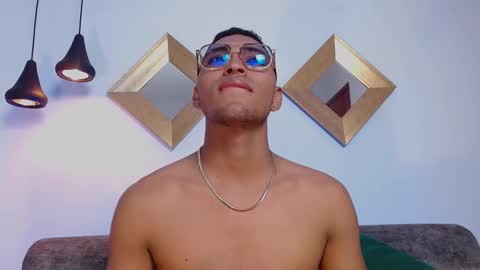 Leon online show from December 5, 2025, 6:37 pm