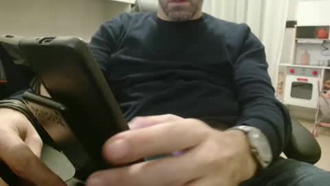 Snapshot of leone44 chatting on November 20, 2025, 4:40 pm angel e sonia online show from November 20, 2025, 4:40 pm