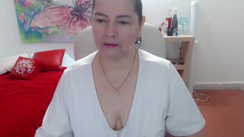 leonela   online show from February 10, 2026, 12:59 am