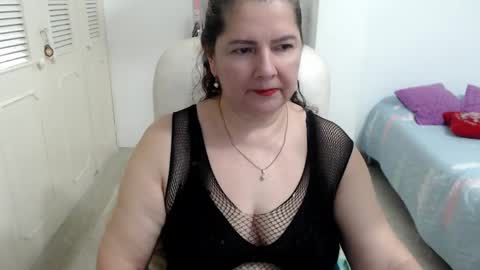 leonela   online show from April 4, 2026, 11:35 pm