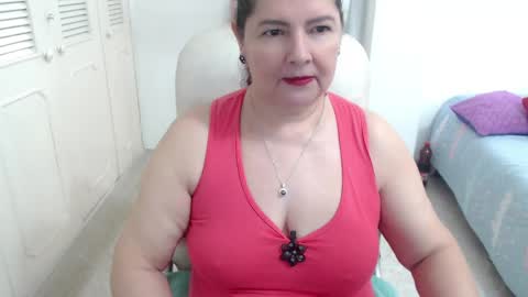 leonela   online show from April 17, 2026, 8:45 pm