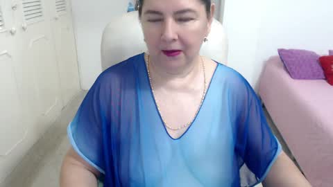 leonela   online show from May 1, 2026, 1:32 am