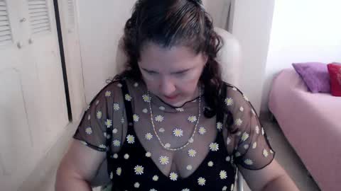 leonela   online show from May 2, 2026, 1:05 pm