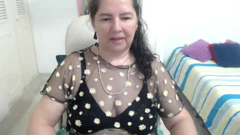 leonela   online show from May 13, 2026, 5:16 am