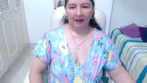 leonela   online show from May 18, 2026, 11:43 pm