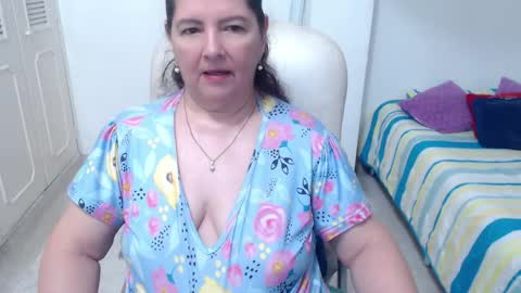 leonela   online show from May 19, 2026, 1:56 am