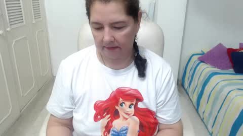 leonela   online show from May 26, 2026, 2:07 am