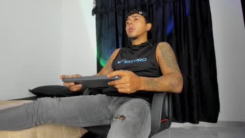 Snapshot of leonidas1195 chatting on March 21, 2026, 2:05 am leonidas1.1 online show from March 21, 2026, 2:05 am