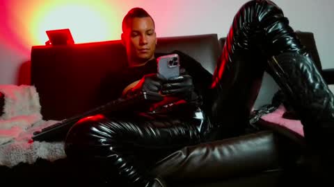 Snapshot of leonnardojaramillo chatting on February 8, 2025, 9:24 am Lenardo jaramillo online show from February 8, 2025, 9:24 am