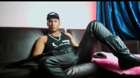 Snapshot of leonnardojaramillo chatting on March 5, 2025, 9:05 am Lenardo jaramillo online show from March 5, 2025, 9:05 am