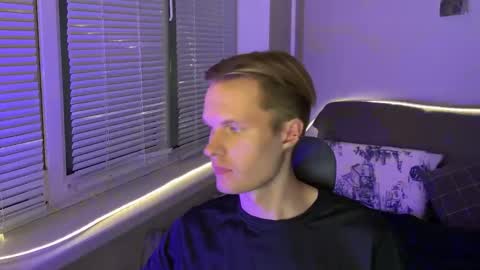 Snapshot of leonnextdoor chatting on January 16, 2026, 6:01 pm Leon online show from January 16, 2026, 6:01 pm