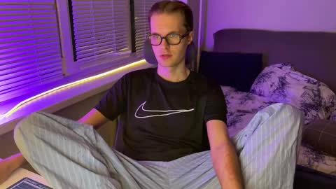 Snapshot of leonnextdoor chatting on February 2, 2026, 4:38 pm Leon online show from February 2, 2026, 4:38 pm