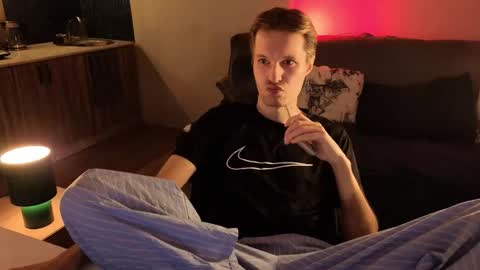 Snapshot of leonnextdoor chatting on February 4, 2026, 7:09 pm Leon online show from February 4, 2026, 7:09 pm