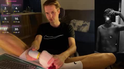 Snapshot of leonnextdoor chatting on February 7, 2026, 7:17 pm Leon online show from February 7, 2026, 7:17 pm