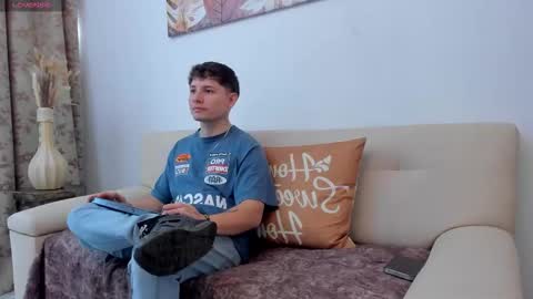 Leo  online show from October 11, 2025, 8:40 pm