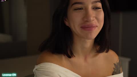 Snapshot of leoramallis chatting on December 6, 2024, 4:38 pm Leora online show from December 6, 2024, 4:38 pm