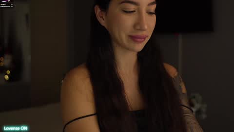 Snapshot of leoramallis chatting on December 13, 2024, 4:16 pm Leora online show from December 13, 2024, 4:16 pm