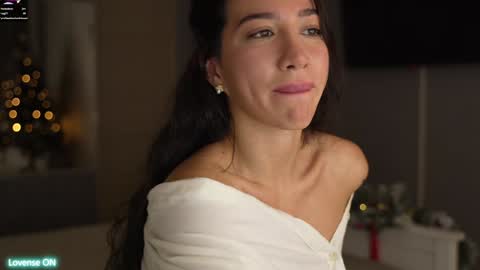 Snapshot of leoramallis chatting on December 16, 2024, 6:27 pm Leora online show from December 16, 2024, 6:27 pm