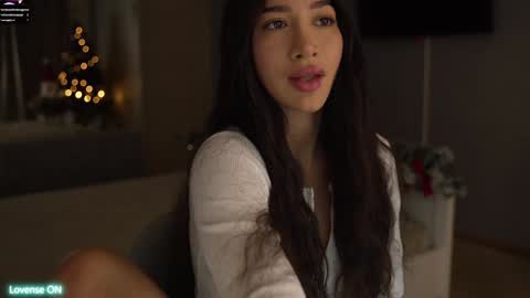 Snapshot of leoramallis chatting on December 17, 2024, 4:21 pm Leora online show from December 17, 2024, 4:21 pm