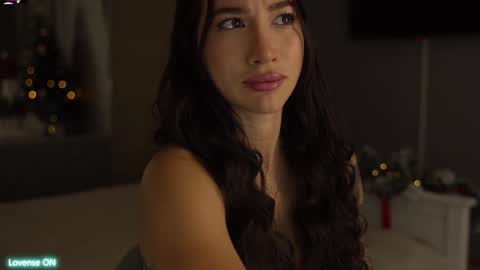 Snapshot of leoramallis chatting on December 31, 2024, 4:04 pm Leora online show from December 31, 2024, 4:04 pm