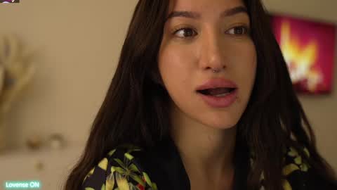 Snapshot of leoramallis chatting on January 25, 2025, 8:42 pm Leora online show from January 25, 2025, 8:42 pm