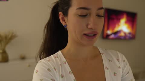 Snapshot of leoramallis chatting on February 1, 2025, 4:22 pm Leora online show from February 1, 2025, 4:22 pm