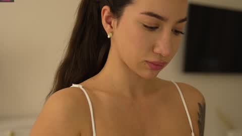 Snapshot of leoramallis chatting on February 7, 2025, 4:56 pm Leora online show from February 7, 2025, 4:56 pm